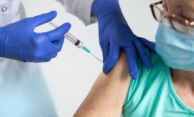 vittel|vaccination|covid19|seringue|gants