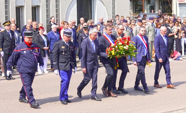 8mai1945|élus|gerbefleurs|vittel