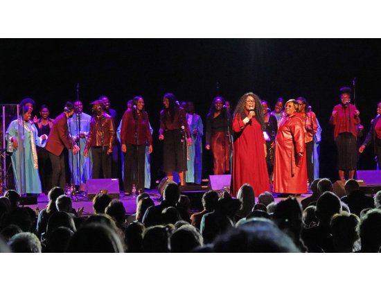 totalpraisemasschoir|gospel|chanteuses|njp|vittel|palaisdescongrès|crédits photos © Jean-Jacques DALIA - ville de Vittel
