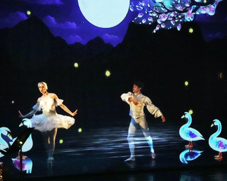 LE LAC DES CYGNES – Zenith de Toulon