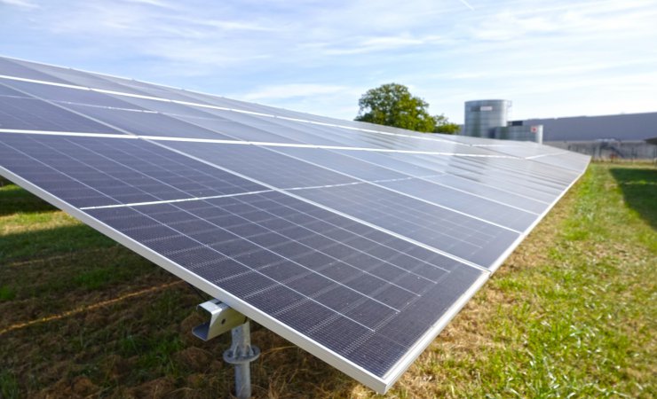 7700 panneaux solaires