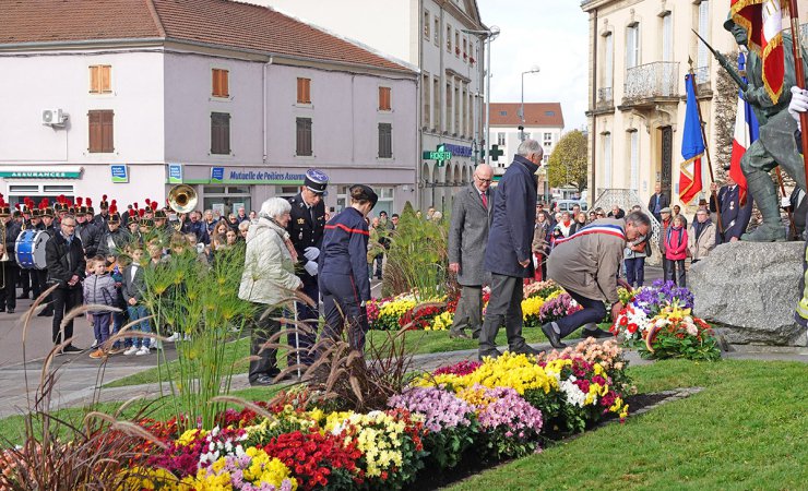 vittel|armistice|cérémonie|11novembre|fleurs|monumentauxmorts|public