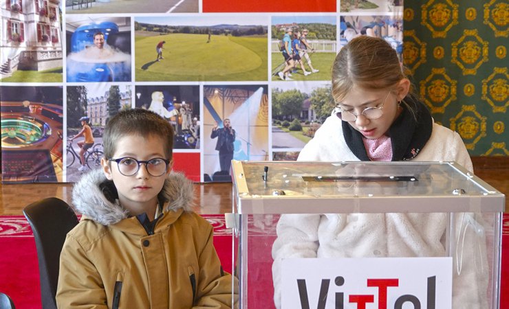 vittel|urne|élections|enfants