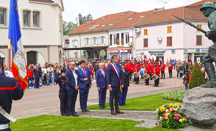cérémonie|8mai1945|vittel|monumentmort|élus