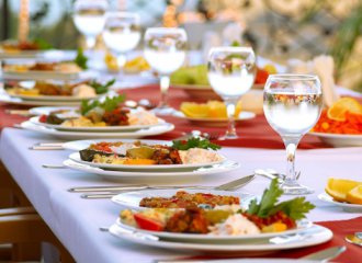 table|assiettes|adobestock-4727411